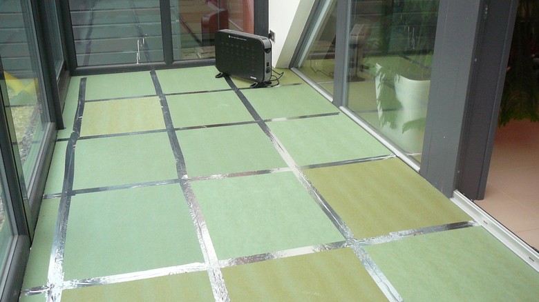 Obr. 5. Na panely VakuPRO® byla poloena vrstva hobry a nsledn podlahov krytina.