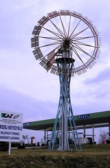 Obr. 14 Halladayovy turbny u Znojma a u Olomouce – slo jako poutae a souasn i pro pohon malch vtrnch elektrren s vkonem 5–6 kW (foto B. Ko)