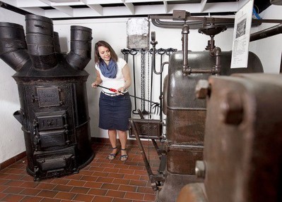 Obr.3 Muzeum Buderus mimo jin vystavuje i prvn generaci kotl pro stedn vytpn. Vlevo na obrzku je kotel pro teplovzdun vytpn