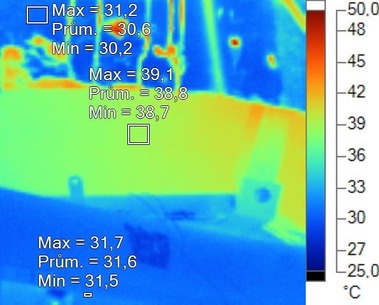 Obr. 4 Termovizn snmky svtlovodu po 100 minutch od zapnut infraerven lampy. Pozice 3 – Pohled zezadu