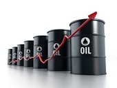 IEA: Přebytek ropy začíná klesat kvůli poptávce v Evropě a USA