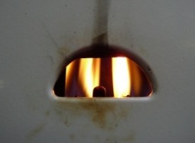 Obr. 3 Typický plamen spotřebiče s vysokým obsahem CO – zářivě žlutý plamen