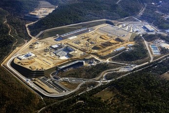 Aktuln stav vstavby ITER v Cadarache, Francie (pevzato z www.iter.org)