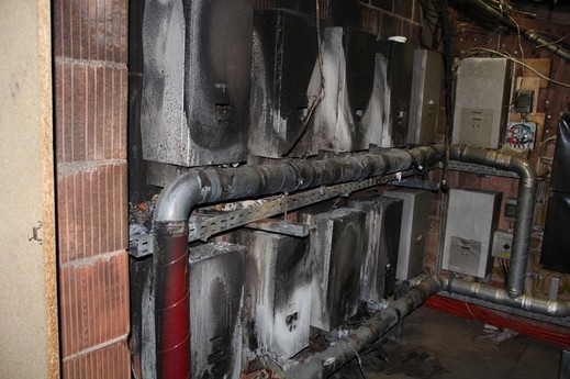 Požár v instalační místnosti FV systému
