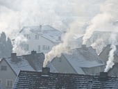 smog a kouř z komínů