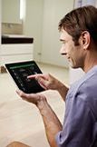 25 ovládání systému celého domu pomocí tabletu, foto Schneider Electric