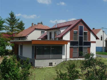 Obr. 6 Objekt RD Dubňany – obývací pokoj pod plochou střechou s jižními okny