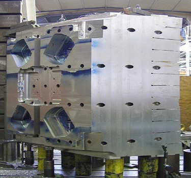 Obr. 39. Modul blanketu reaktoru ITER. Modul m funkci stnn a chlazen a nebude produkovat tritium. Rozmr modulu je piblin 1 × 1 × 0,5 m.