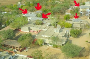 Obrázek 1: Fotovoltacké panely na Barefoot College | Zdroj: TED