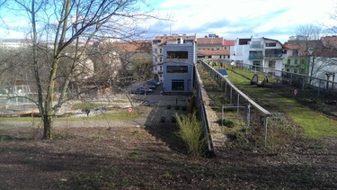 Obr. 4b: Zelená střecha na objektu v Údolní ulici v Brně (http://www.otevrenazahrada.cz/uvod.aspx)