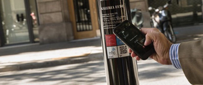 Obr. 6 – Využití technologie NFC a QR v Barceloně