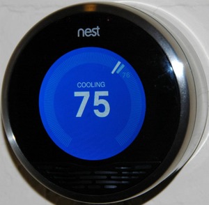 Obr. 2 – Chytrý termostat od firmy Nest