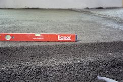 Spodn vrstva podlahy z Liapor Mixu, vrchn vrstva Liapor Mix final