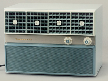 Obr. Prvnm vrobkem dnenho koncernu Panasonic v oboru klimatizac byla kompaktn vtrac a klimatizan jednotka W-31, tzv. okennho typu, uveden na trh v roce 1958. Pohled na interirovou stranu klimatizace.