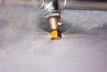 Pro zvýšení požární odolnosti je možné využít zkrápění (chlazení vodou)