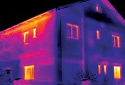 Vyhledn energetickch ztrt budov: okamit rozpoznn a zobrazen tepelnch most na fasdch nebo v budov.