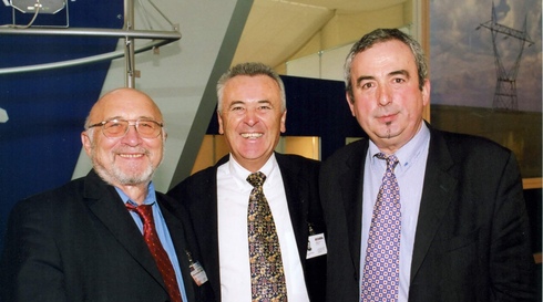 Zajmav fotografie z roku 2006, na kter jsou vichni 3 posledn prezidenti AOV a AOVV:  1998 - 2007 Antonn Vank (vlevo), 2007 - 2016 Ivan Bohata (vpravo), 2016 - do souasnosti Josef Brabenec (uprosted)