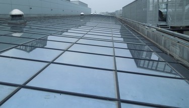 Obr. č. 2 pohled na část střešního světlíku (plocha celkem 2600 m²)