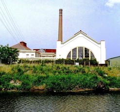 Historická secesní budova vodárny v Káraném u soutoku Jizery a Labe