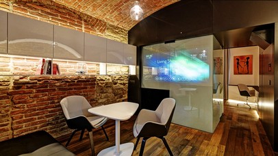Living Showroom Praha, multimediln stna SMART-i-WAL