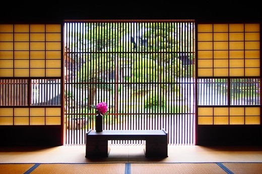 Japonsk architektonick prvek SHOJI jako pedobraz lehkch pek, stn a paravn © Fotolia.com