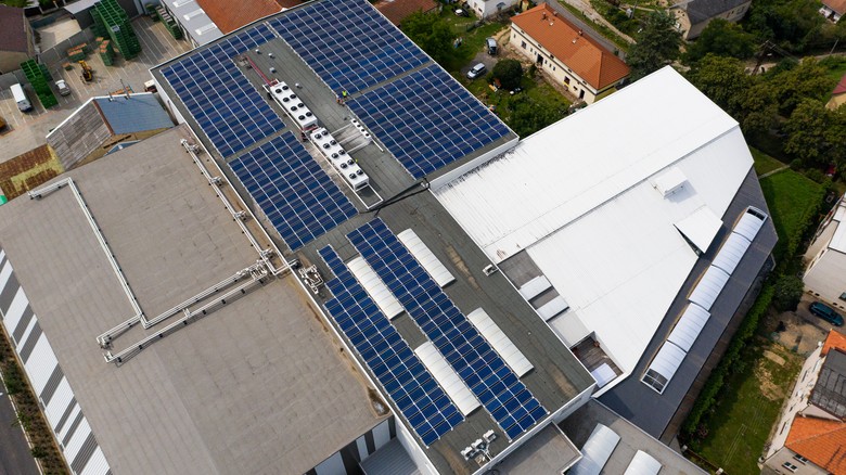 S-Power Energies spn zprovoznila fotovoltaiku o velikosti 204,5 kWp bez akumulace na stechch Mostrny Bohemia Apple v lt 2019.