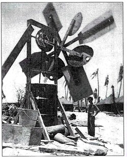 Větrné pračky US Navy – malá pračka s pohonem přes excentr, velká se zalomeným hřídelem na ose rotoru. (Foto archiv U.S. Navy)