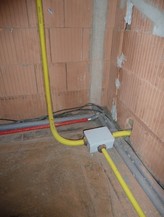 Rozboen plynovodu v konstrukci podlahy v plynotsn krabici IVAR.IKAG