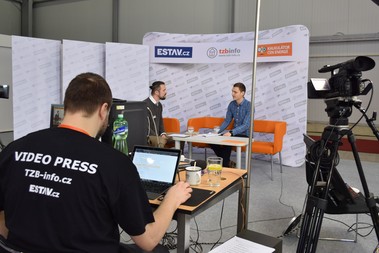 Michal Tvarog z firmy ZAPA beton s redaktorem Tomem Sehnalem