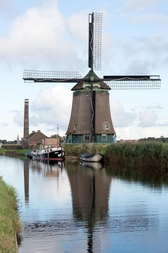 Obr. 8: Státní památka v Opmeeru – De Kaagmolen – čerpací stanice sestávající se z větrného mlýna a z parní kotelny