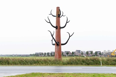 Obr. 18: Komín jako socha – dílo u silnice vedoucí do Groningenu