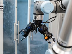 Kolaborativní robot Universal Robots s uchopovačem pro zakládání součástek do CNC