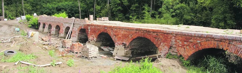 Obr. 16: Pohled na most – stav bhem rekonstrukce, lto 2019