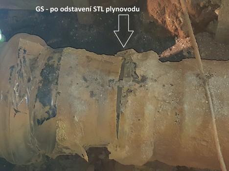 Detailn pohled na vytren potrub z Gibaultovy spojky