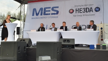 Tisková konference při otevření továrny Magna Energy Storage. Zleva: Karel Loprais, Václav Binar, Radomír Prus, Jan Procházka, Jaroslav Kučera