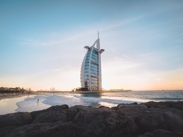 Burdž al-Arab v celé své kráse, jeden z nejluxusnějších hotelů světa