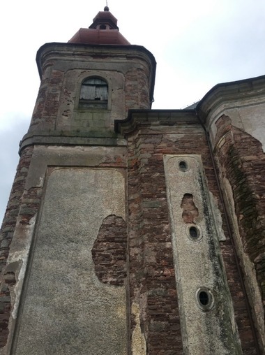 Obr. 4b: Stav obvodového zdiva kostela Všech svatých v Heřmánkovicích