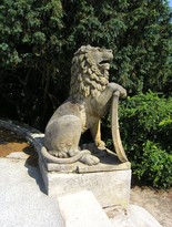 Lev s erbem majitelů
