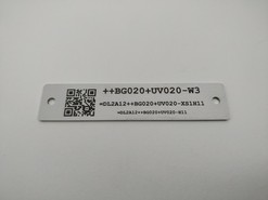Typový štítek s QR kódem a předvrtanými otvory