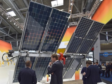 Celoskleněné fotovoltaické panely, foto © TZB-info.cz