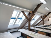 Akustické děrované Knauf Cleaneo desky se často používají například ve školách, kde je děrovaný design stropu velkým přínosem i&nbsp;do architektury prostoru