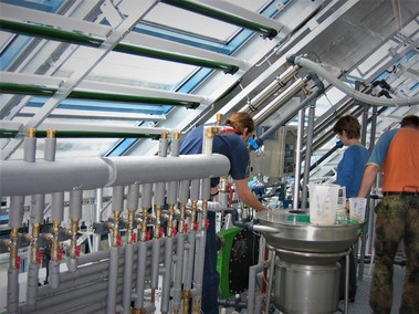 Laboratoe s tepelnmi a kultivanmi systmy fotobioreaktoru v pate bvalho zmeckho sklenku.