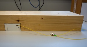 Obr. 3c: Funkn vzorek novho een – krabika s vkem chrnc konektor s pipojenm optickm kabelem