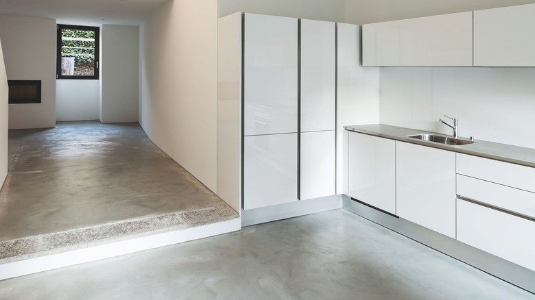 Baumit Nivello Quattro &#8211; finální realizace podlahy kuchyně