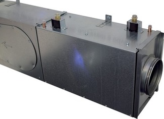 Obr. 5b Výměník Zehnder ComfoPost pro dohřev, dochlazování a odvlhčování vzduchu se obvykle instaluje před akustický tlumič a rozdělovač ComfoWell, vodorovně nebo svisle.