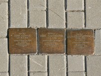 Kameny zmizelých na ulici Antonína Slavíka 9