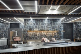 Interiér kuchyně – STK Restaurant