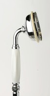 1928 – první ruční sprcha s porcelánovou rukojetí, díky které se stalo sprchování dostupné pro mnoho domácností.