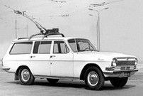 To není fotomontáž: elektromobil Volha jezdila r. 1983 jako trolejbus na Krymu. Poněkud slepá ulička…