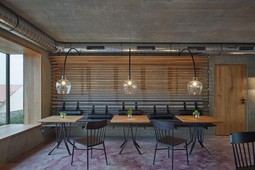 Atypické podnože stolů v interiéru